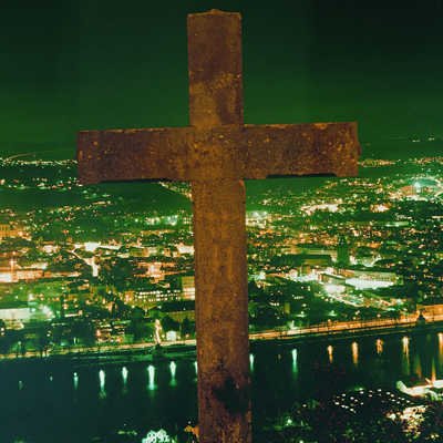 Kreuz. Fotoarbeit von Rut Blees Luxemburg, 1999. © Stadtmuseum Simeonstift Trier