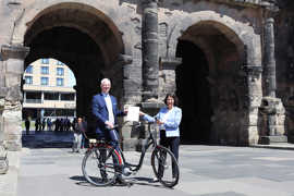 OB Wolfram Leibe freut sich über die weitere Unterstützung von Wirtschaftsministerin Daniela Schmitt für den Ausbau der Radverkehrsinfrastruktur.