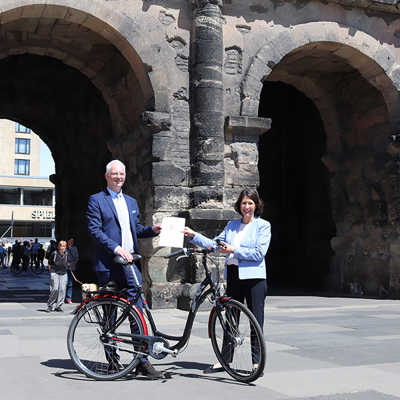 OB Wolfram Leibe freut sich über die weitere Unterstützung von Verkehrsministerin Daniela Schmitt für den Ausbau der Radverkehrsinfrastruktur.