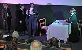Die Fraueninitiative St. Wendeler Stadtgeschichte präsentiert im Broadway-Kino ihr Theaterstück „Starke Frauen um Karl Marx“.