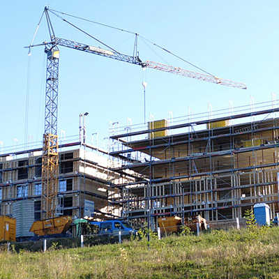 Der Gebäudekomplex im Stadtteil Feyen-Weismark soll im Mai 2018 fertiggestellt werden. Derzeit läuft bereits der Innenausbau. Foto: EGP