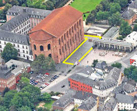 Der neue Martin-Luther-Platz umschließt die Konstantin-Basilika von zwei Seiten und bildet die unterste Ebene der abgestuften Fläche um das Welterbe.
