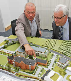 Das Modell des Architekturbüros Beckhäuser zeigt die Anordnung der neuen Wohngebäude und Parkplätze auf dem Klostergelände in Olewig.