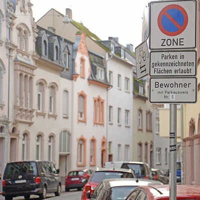 Auch in der Bewohnerparkzone S (Süd), wie hier in der Eberhardstraße, steigen ab 2024 die Gebühren. Beschlossen wurde auch die Vergrößerung dieser Zone.