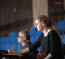 Theaterregisseurin Anna-Elisabeth Frick bei der Probenarbeit im Großen Saal. Foto: Arteo Photography