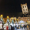 Blick über den Weihnachtsmarkt Richtung St. Gangolf