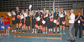 Das Team der Trierer Lebenshilfe freut sich über den ersten Platz beim Basketball der Special Olympics.