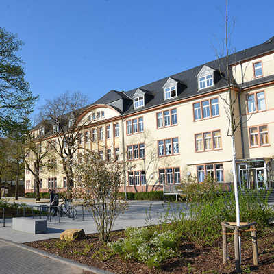 Durch die langjährige Förderung wurde nicht nur das Bürgerhaus Trier-Nord grundlegend erneuert, sondern später auch der Vorplatz im Zentrum des Viertels.