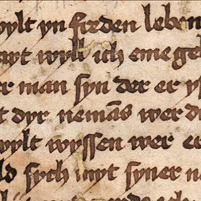 Dieses Fragment eines moselländischen Spruchgedichts ist nur ein Beispiel von mehr als 1000 Fragmenten mittelalterlicher Handschriften im Bestand der Stadtbibliothek Trier. Foto: Stadtbibliothek