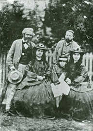  Karl Marx 1864 mit Friedrich Engels und seinen Töchtern Jenny, Eleanor und Laura