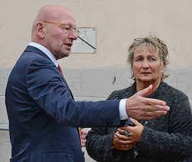 Polizeipräsident Lothar Schömann und Integrationsministerin Irene Alt. Foto: Presseamt