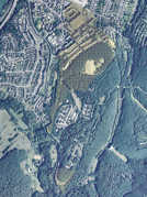 Blick auf das Kasernengelände Castelnau (gelb schraffiert). Bislang trennt der untere Teil des Castelnau-Geländes die Siedlungen in Feyen und auf der Weismark, die einen Stadtteil bilden.