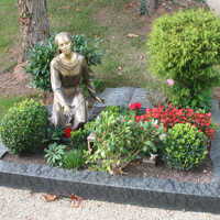 Friedhof Zewen Grabfigur