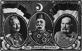 Eine Postkarte aus dem Ersten Weltkrieg wirbt für das Bündnis des deutschen Kaisers Kaiser Wilhelm II., des osmanischen Sultans Sultan Mehmed V. sowie des österreichisch-ungarischen Kaisers Franz-Joseph I. (v. l.), das sich auch auf die Aktionen gegen die Armenier auswirkte.