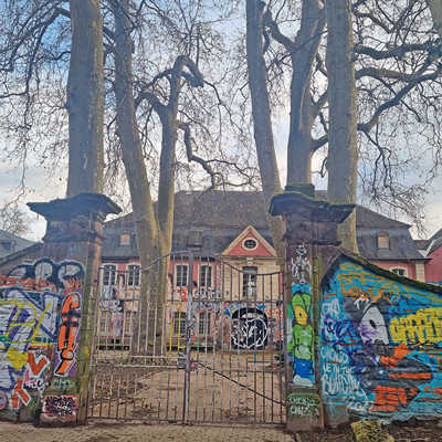 Seit Anfang 2019 ist das Exhaus in Trier-Nord wegen gravierender Baumängel geschlossen – die Ampelkoalition fordert in ihrem Antrag eine (Teil)-Sanierung bis 2030.