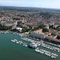 Direkt vor der Altstadt liegt die Marina Veruda.