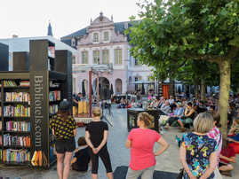 Viele Besucher bei einer Lesung im Rahmen des Festivals