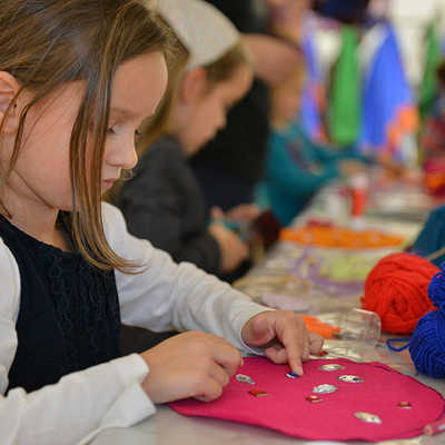 Kinder werden im Stadtmuseum zu kleinen Modedesignern, Foto: Stadtmuseum Simeonstift Trier, Natalie Boden