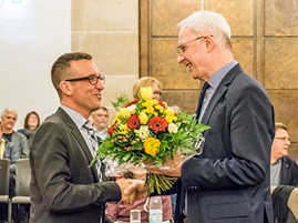 OB Wolfram Leibe gratulierte Thomas Schmitt (l.) zur Wahl zum Kulturdezernenten.