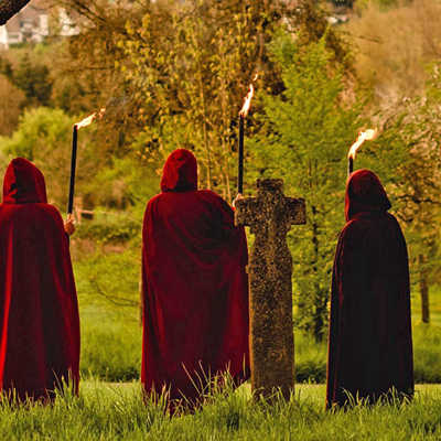 Die Kostümführung „Der Hexenwahn“ nimmt die Teilnehmenden mit auf eine Zeitreise in eine düstere Ära voller Aberglauben. Foto: TTM