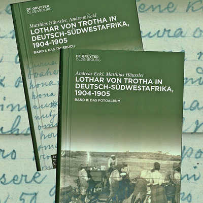 Das Buch des Monats besteht im Mai aus zwei Bänden: dem Tagebuch des Generals und historischen Fotos. Abb.: Bibliothek/Anja Runkel