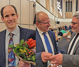 Der neue Baudezernent Dr. Thilo Becker (links). Rechts: CDU-Fraktionsvorsitzender Udo Köhler (rechts) bedankt sich bei Frank Hastenteufel für dessen Kandidatur. Fotos: CDU-Fraktion
