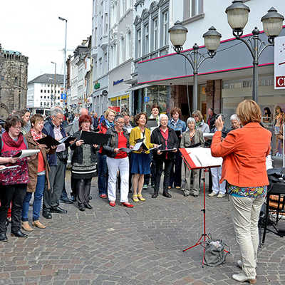 Bei der Chormeile wird die Trierer Fußgängerzone zu einer einzigen großen Konzertbühne. Archivfoto: City-Initiative