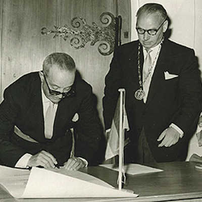 Ascolis Bürgermeister Serafino Orlini (l.) und Triers OB Dr. Heinrich Raskin trafen sich erstmals im Januar 1958 in Ascoli. Am 31. August unterzeichneten sie in Trier den Städtepartnerschaftsvertrag.