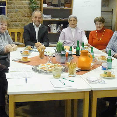 OB Jensen (Mitte) im Gespräch mit dem neugewählten Vorstand des Seniorenrats. Foto: Seniorenrat