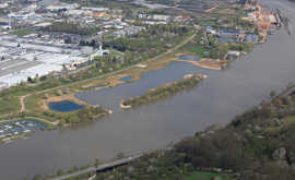 Luftbild des neuen Nebenarms der Mosel