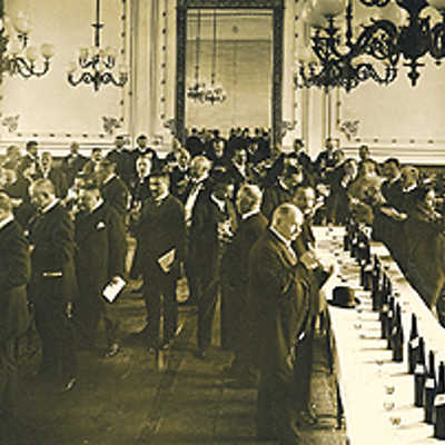 In der Kaiserzeit fand die alljährliche Weinversteigerung im Saal des Katholischen Bürgervereins statt.