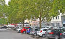 Die Gebühreneinnahmen für großflächige Parkplätze an öffentlichen Straßen, wie hier am Rindertanzplatz, sind ab 2023 umsatzsteuerpflichtig.