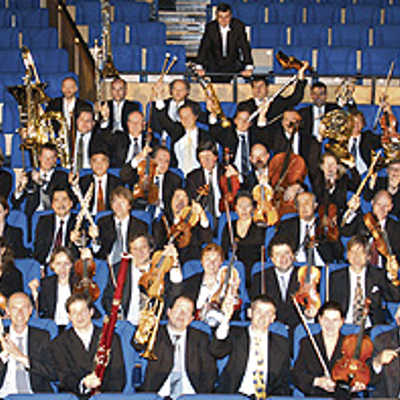 Das Philharmonische Orchester der Stadt Trier mit seinem Dirigenten István Dénes(hinten) im Zuschauerrraum des Großen Hauses. Foto: Theater