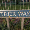 Die Trierer Gloucester-Straße auf dem Petrisberg hat ein Pendant im Gloucester Park der britischen Partnerstadt.