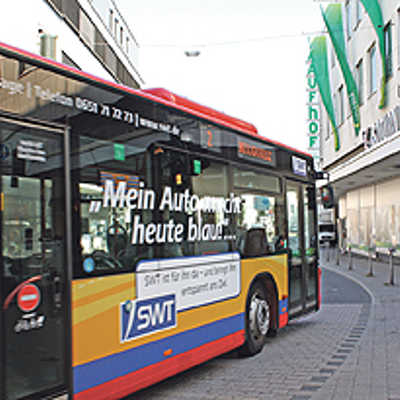 Auf den Busbetrieb abgestimmte Ampeln und exklusive Fahrstreifen sollen den ÖPNV in Zukunft noch schneller machen.