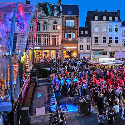 Andrang vor der SWR-Bühne beim Altstadtfest. Foto: ttm