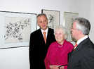 Zusammen mit der Ehefrau und dem Sohn des Malers eröffnete Oberbürgermeister Helmut Schröer die Ausstellung im Trier Zimmer.