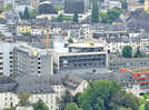 Blick vom Moselufer auf den neuen Gebäudetrakt des Mutterhauses (Mitte). Foto: Mutterhaus/Stefanie Radke