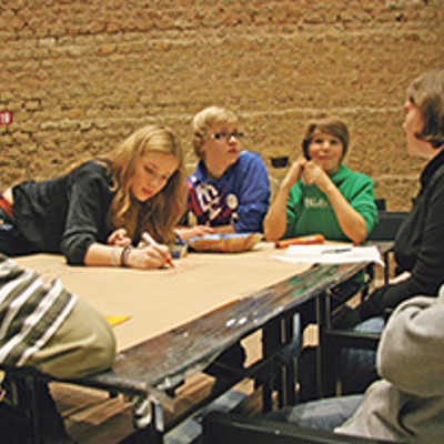 Bei der Starterkonferenz in den Viehmarktthermen im November 2011 machten sich die Jugendlichen bereits vor der Wahl der Jugendvertretung an Thementischen Gedanken über künftige Aktionen und Inhalte.