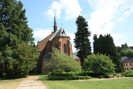 Das denkmalgeschützte Kloster mit angebauter Kapelle (vorne) prägt das Ortsbild von Olewig. Foto: Stadtplanungsamt