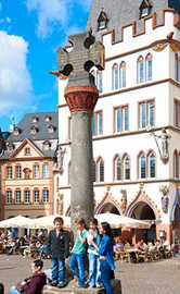 Die TTM steuerte zum Programm der Kulturwandertage einen Stadtrundgang bei. Eine Station war das Marktkreuz. Die TTM steuerte zum Programm der Kulturwandertage einen Stadtrundgang bei. Eine Station war das Marktkreuz.
