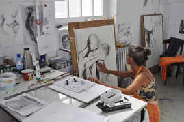 Foto: Arbeitsplatz in einem Atelier der Kunstakademie
