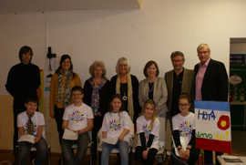 Kinder des Jugendtreffs Ehrang-Quint mit Bürgermeisterin Garbes. Foto: Friedrich-Bödecker-Kreis