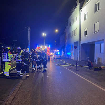Einen Brand in einer Wohnung in einem Mehrfamilienhaus in Trier-Mitte/Gartenfeld haben Berufsfeuerwehr und Freiwillige Feuerwehren am Osterdienstag gelöscht. 