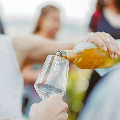 Für die Initiatoren des Best-Practice-Projektpools steht fest, dass die Weinanbauregion Mosel und die Trierer Genusskultur durch den Weinstand sichtbar nach außen verkörpert wird. Foto: TTM