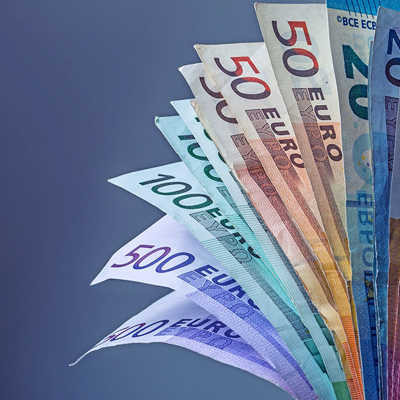 Mit dem Schuldenschnitt durch das Land wird sich Triers Schuldenstand von 448 um 283 auf rund 165 Millionen Euro verringern. Foto: Adobe Stock