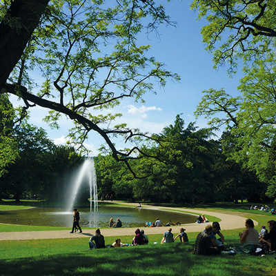 Heute ist der Palastgarten ein beliebter Treffpunkt zum Entspannen.