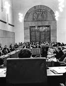 Das Bild zeigt eine Stadtratssitzung aus dem Jahr 1971: Viel hat sich in fast vier Jahrzehnten nicht verändert. Foto: Stadtarchiv Trier