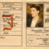 Mit speziellen Kennkarten, in die ein rotes J gestempelt wurde, wurde die Ausgrenzung der Juden 1939 vorangetrieben. Foto: Stadtmuseum