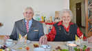 Erika und Herbert Lauer sind seit 70 Jahren verheiratet und feierten vergangenen Donnerstag ihre Gnadenhochzeit im Wohnpark St. Elisabeth. 